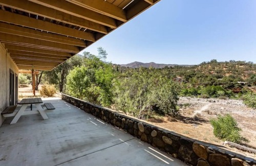 Three Rivers House | CHEERFUL HOUSE WITH RIVER AND MOUNTAIN VIEWS! NEW
