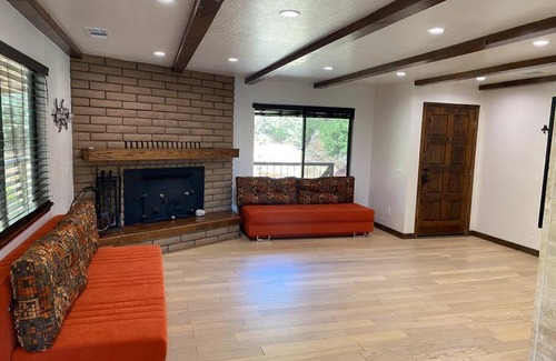 Three Rivers House | CHEERFUL HOUSE WITH RIVER AND MOUNTAIN VIEWS! NEW