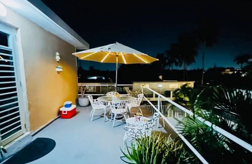 Isla Verde House | Cheerful Isla Verde Beach House 3/2, Smack in the middle of Everything!