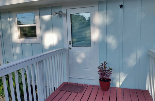 Laurel House | Cheerful modern, minutes to beach