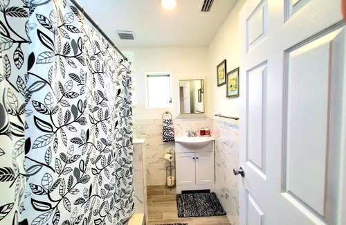 Zephyrhills House | Cheerful newly remodeled 2 bedroom home