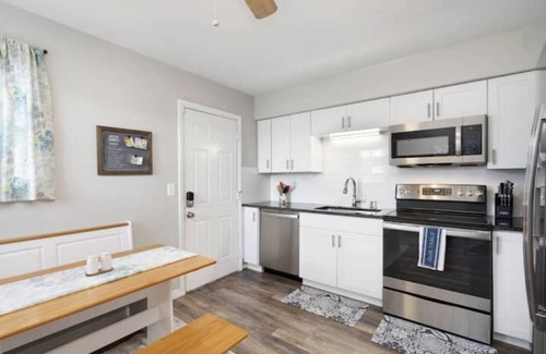 Ellenton House | Cheerful residential home with boat launch access