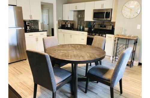 Lafayette House | Cheerful Southside 3-bedroom Residence