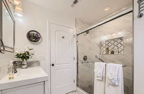Ellicott City Apartment | Cheerful studio w/ private entrance & parking