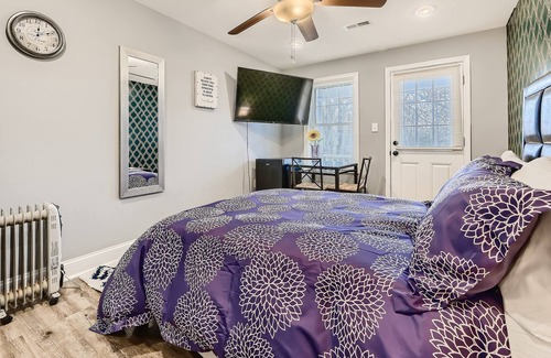 Ellicott City Apartment | Cheerful studio w/ private entrance & parking