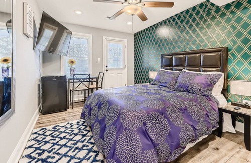 Ellicott City Apartment | Cheerful studio w/ private entrance & parking