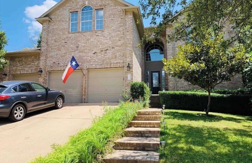 Forest Creek House | Cheerful, Sunny☀️ Baller House in Round Rock