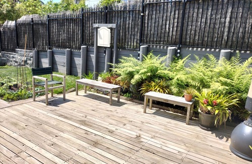 Remuera House | Cheerful sunny house close to waterfront, train, town and OBV