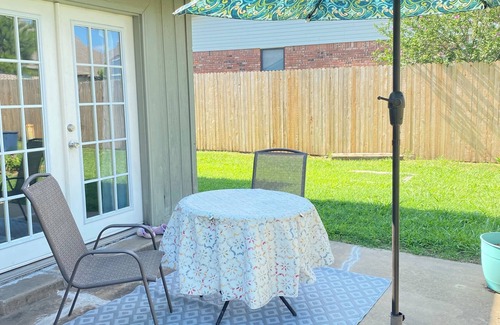 Jenks House | Cheerful Three Bedroom Home Jenks/Tulsa Oklahoma