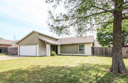 Jenks House | Cheerful Three Bedroom Home Jenks/Tulsa Oklahoma