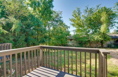 Kimberling City House | Cheerful Townhouse - Walk to Table Rock Lake!