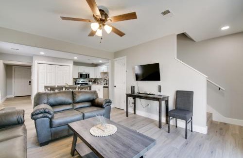 Kimberling City House | Cheerful Townhouse - Walk to Table Rock Lake!