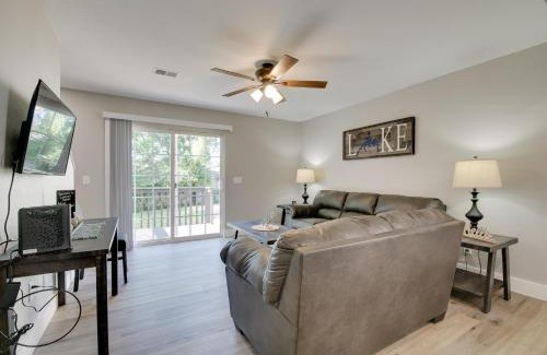 Kimberling City House | Cheerful Townhouse - Walk to Table Rock Lake!