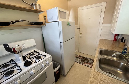 Des Moines House | Cheerful two bedroom duplex