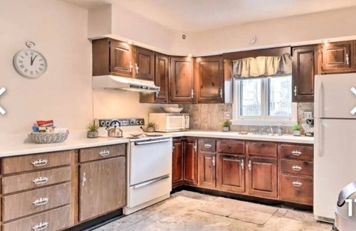 Wilkes-Barre House | Cheerful 3bedroom house with fireplace 🔥