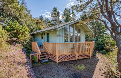 Manzanita House | Cheery Cabin 3 Minutes to the Beach Near Downtown Manzanita Will Charm You!