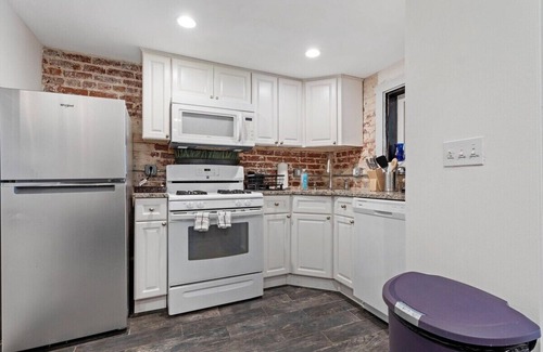 Lanier Heights Apartment | Cheery Flat in Adams Morgan - Mt Pleasant
