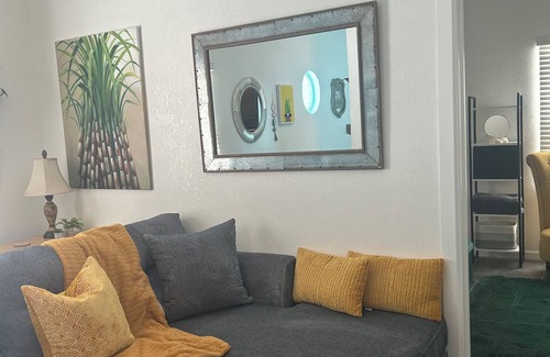 Joplin Condo | Cheery Island Bliss