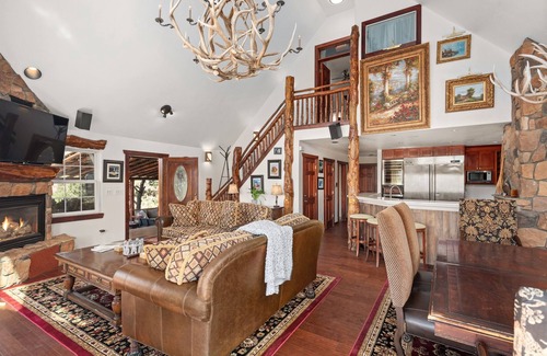 Carbondale House | Chef's Chalet | Gourmet Living w/Views & Hot Tubs