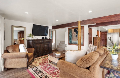 Carbondale House | Chef's Chalet | Gourmet Living w/Views & Hot Tubs