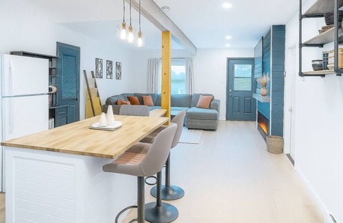 Cornwall Apartment | Chef’s Kitchen | Fire Pit+BBQ Deck Private Yard