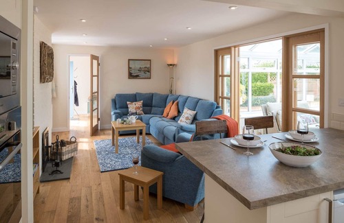 Rhosneigr House | Chelford: Pet-friendly holiday home, for 6 in Rhosneigr