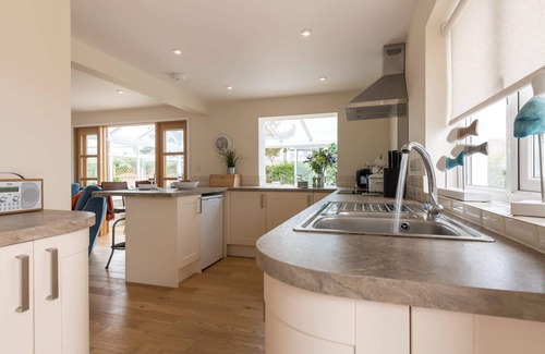 Rhosneigr House | Chelford: Pet-friendly holiday home, for 6 in Rhosneigr