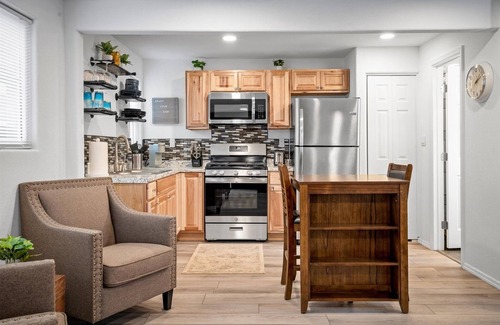 Roosevelt Condo | Chelsea Place by RedAwning