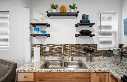 Roosevelt Condo | Chelsea Place by RedAwning