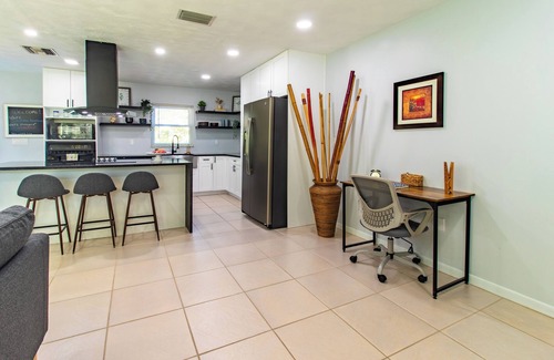 Riverview House | Chelsea’s Cozy Place! Newly Renovated and Huge Fenced-In Yard