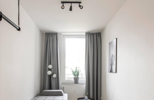 Kaßberg Apartment | Chemnitz Hartmannstr | Two-Bedroom Suite + Balcony