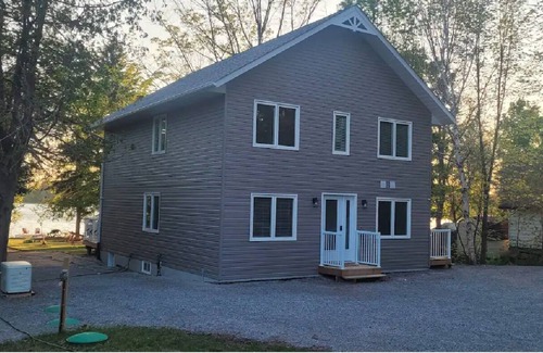 Selwyn Cottage | Chemong Lake Cottage