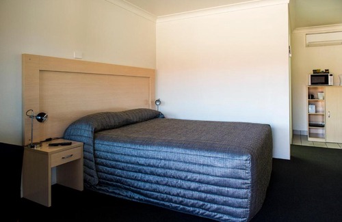 Young Hotel | Cherry Blossom Motor Inn