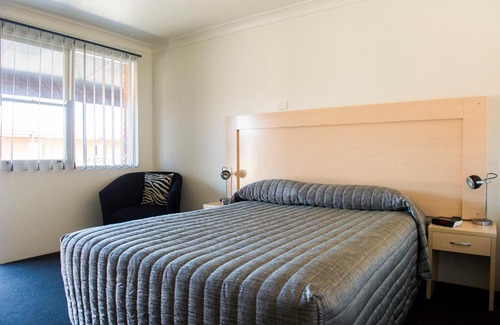 Young Hotel | Cherry Blossom Motor Inn