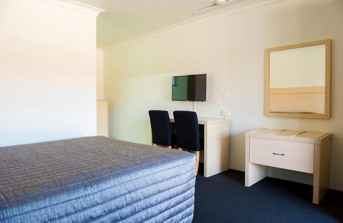 Young Hotel | Cherry Blossom Motor Inn