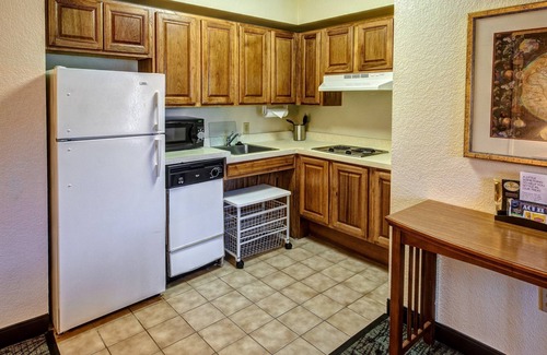 Glendale Condo | Cherry Creek Suite with Free Breakfast! Pool, Shared Hot Tub + Gym Access