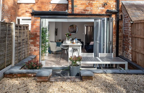 Shrewsbury Cottage | Cherry Orchard - a holiday let that sleeps 6 guests in 3 bedrooms