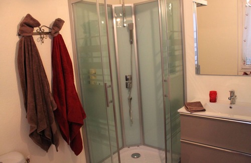 Dennevy Bed & Breakfast | Cherry Suite @ Calme au Canal du Centre