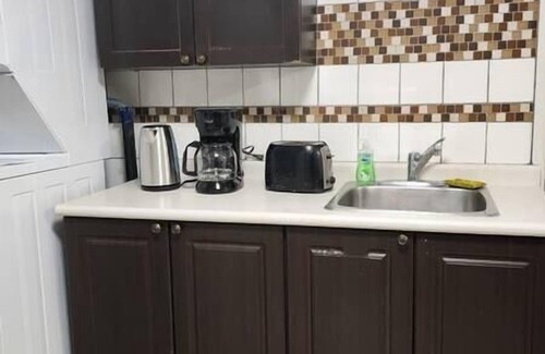 Winnipeg Apartment | Chesskings Guest House - Unit 1 Notredame Avenue