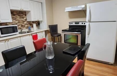 Winnipeg Apartment | Chesskings Guest House - Unit 2 Notredame Avenue