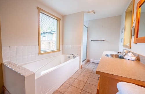 Tofino House | Chesterman Beach Paradise