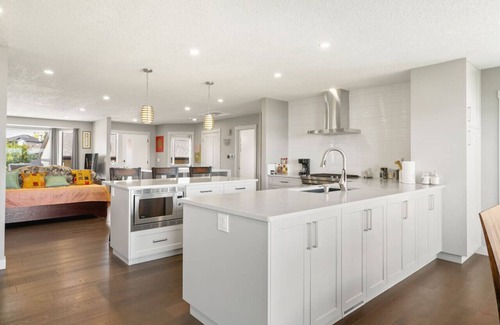 Chestermere House | Chestermere Lake Escape | Lakefront | Private Dock
