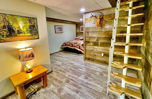 Waterville Cabin | Chestnut Cabin w/ Hot Tub Jacuzzi