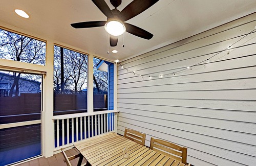 Chestnut House | Chestnut Retreat | Home Office, Garage & Screened Deck | 3 Min to Downtown