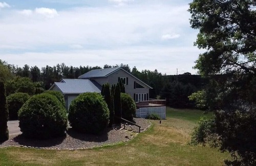 New Auburn House | Chetek Country Home 4 bedroom/3 bathroom 4 acre property (Sleeps 15)