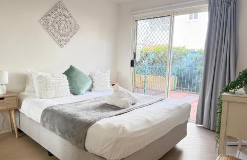 Surfers Paradise Apartment | Chevron Island Apartment - Cosy and Convenient