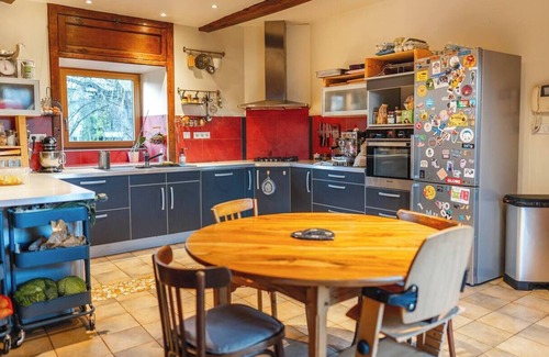 Tilhouse House | Chez Dauré" family home with pool and mountain views