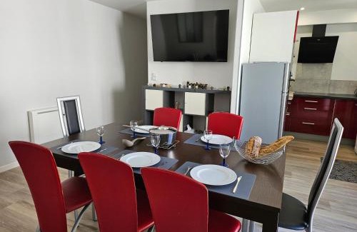 Bagneres-de-Luchon Apartment | Chez Louise, Appartement T3 à deux pas du centre