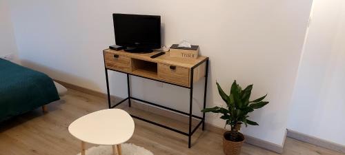 Laval Apartment | Chez Mathilde, studio sur Laval
