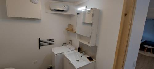 Laval Apartment | Chez Mathilde, studio sur Laval